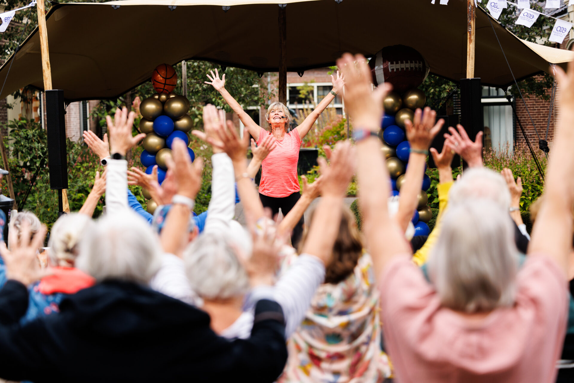 Bewegen in de buitenlucht: zonnige work-out met Olga Commandeur